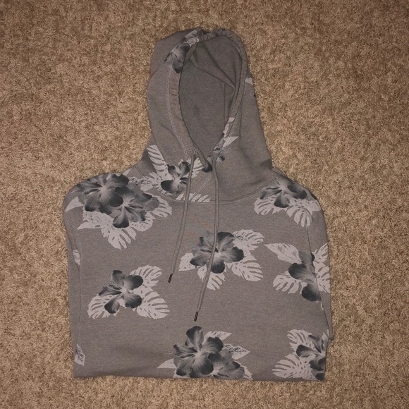 on the byas Other - Mens sweatshirt. The brand is ON THE BYAS. Mens medium. Color is light/dark grey